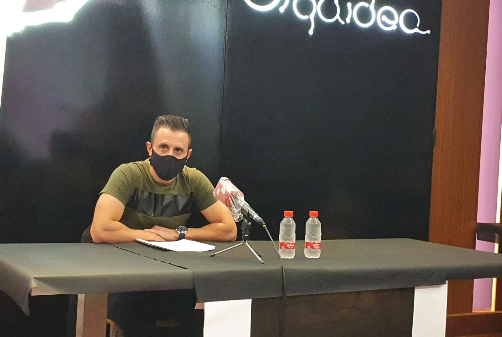 Piojo, en su rueda de prensa