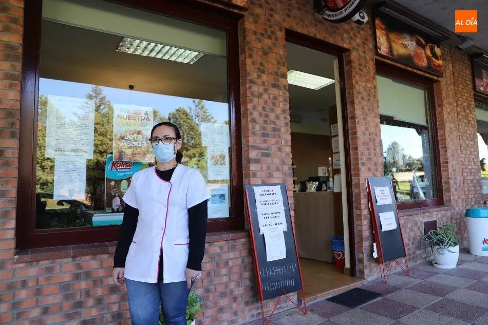 Tienda Pan y Vino de la urbanización Las Bizarricas, regentada por Manuela, donde se canalizan las ayudas de la Compra adelantada