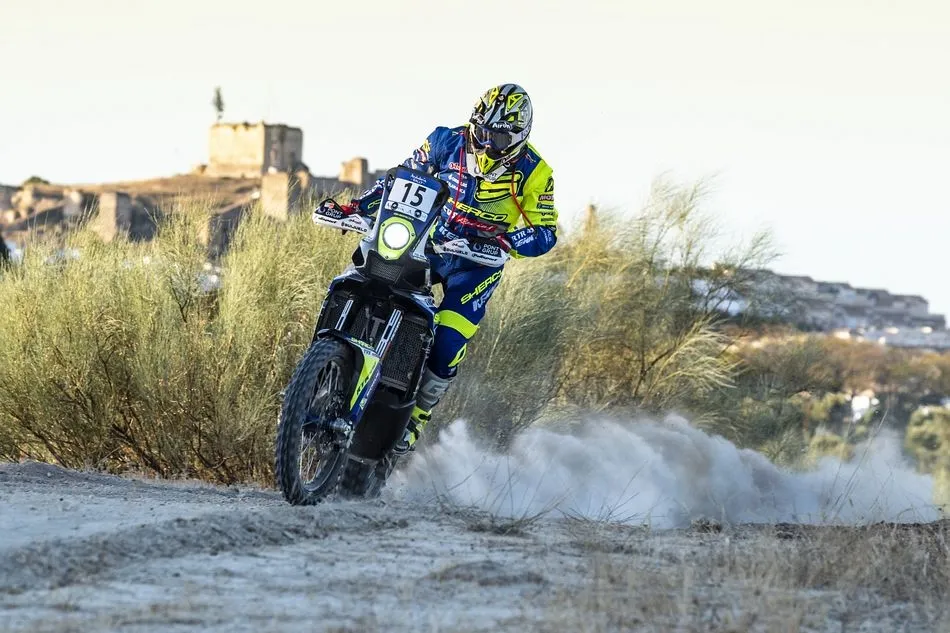 Santolino vuelve a rodar recuperado de su lesión en el Dakar - LS