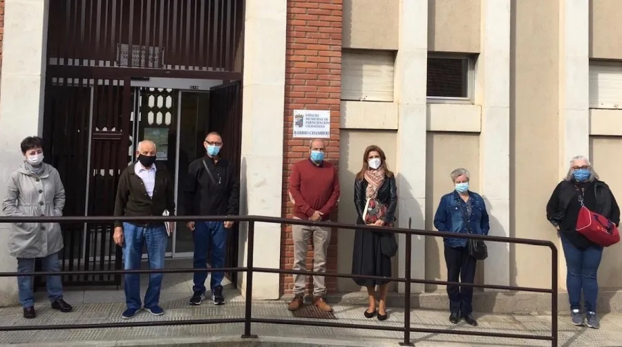 La concejala de Participación Social y Voluntariado, Almudena Parres, junto a representantes de asociaciones salmantinas