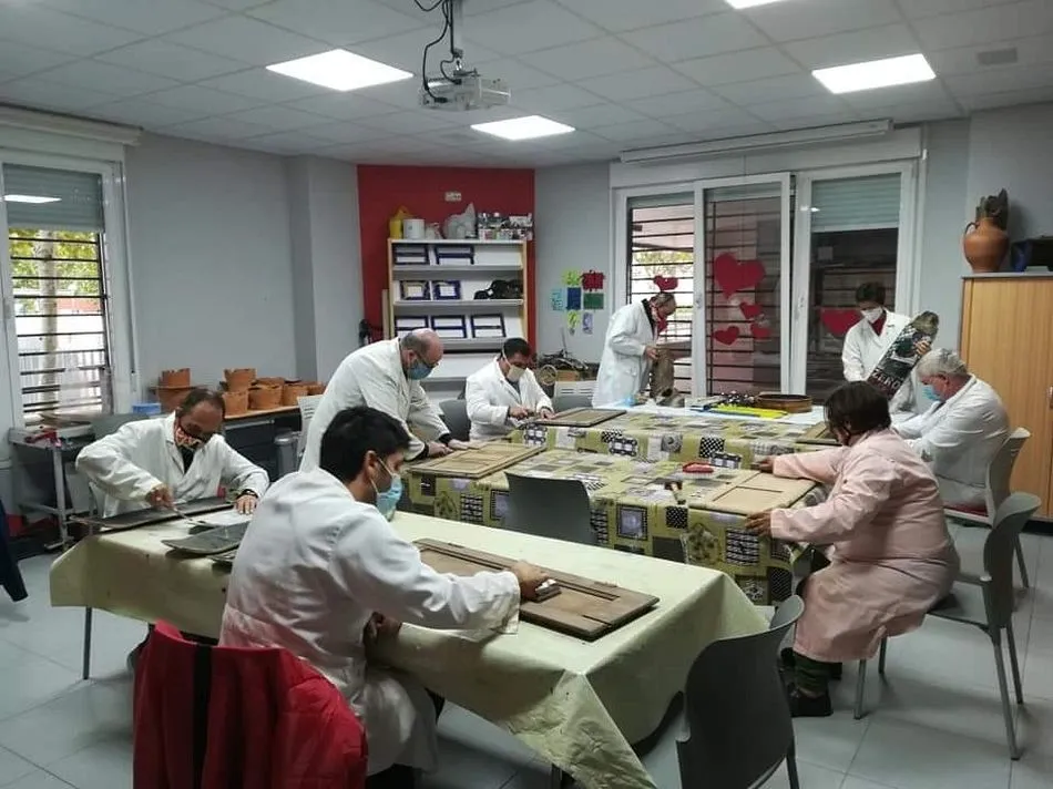 Usuarios de Salud Mental Salamanca durante un taller