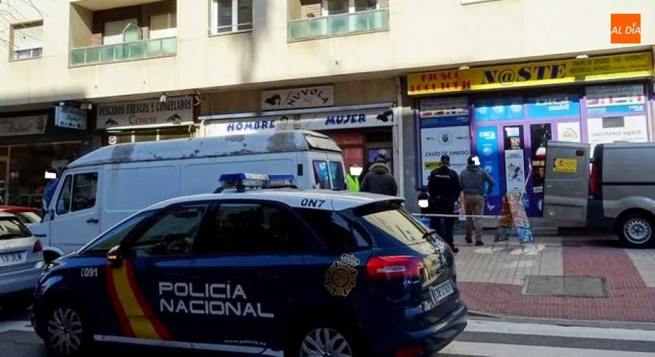 Un coche de la Policía Nacional en el centro de Salamanca - Archivo