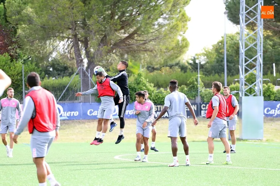 Barbero intercepta un balón aéreo