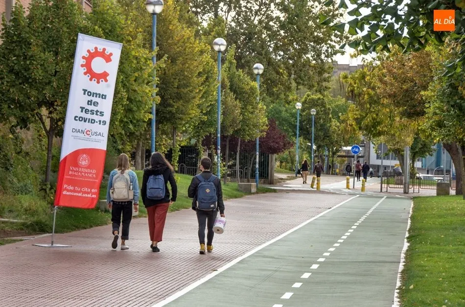 Estudiantes universitarios en el Campus Unamuno