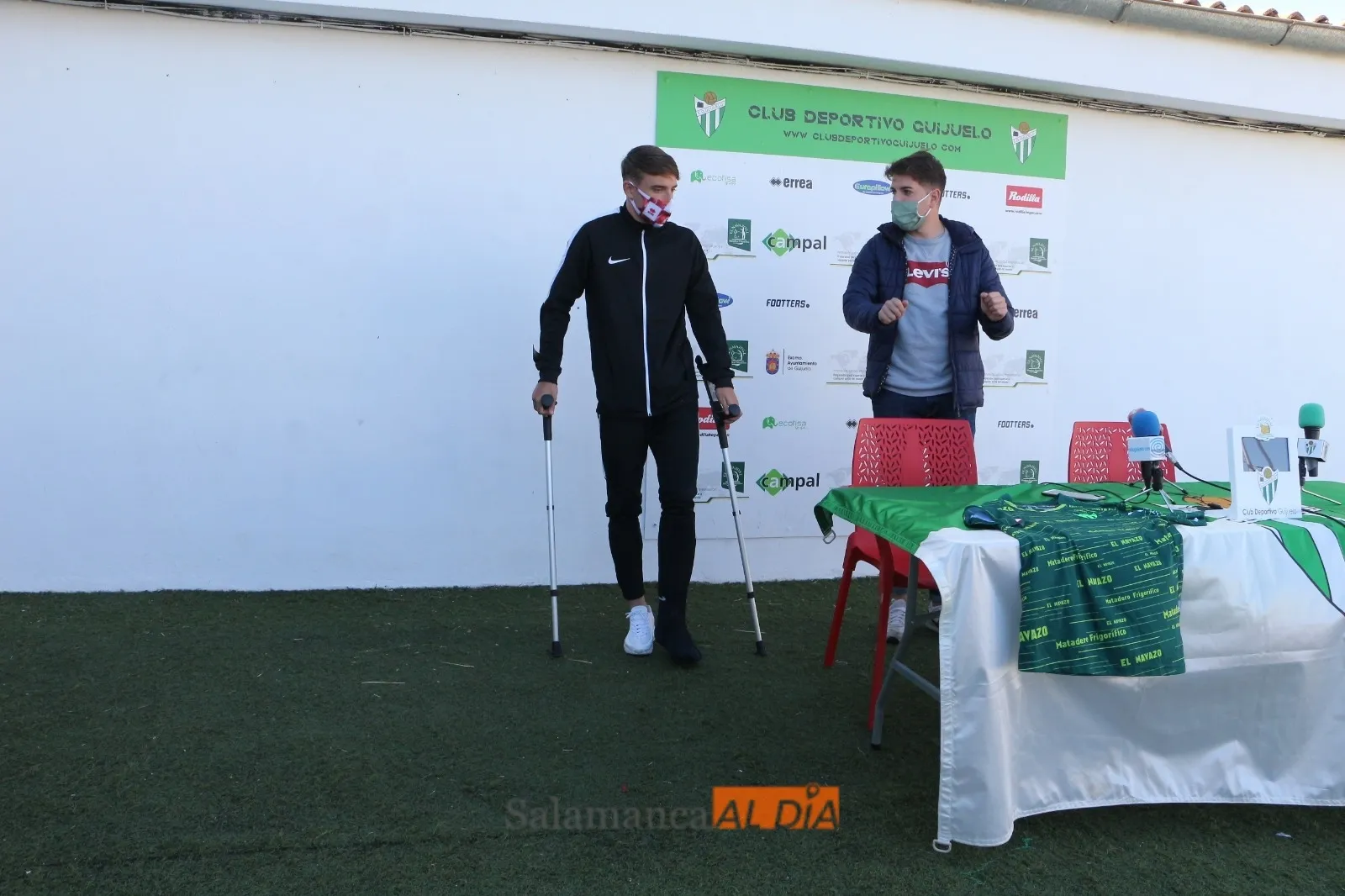 Molina, escayolado, en el Municipal