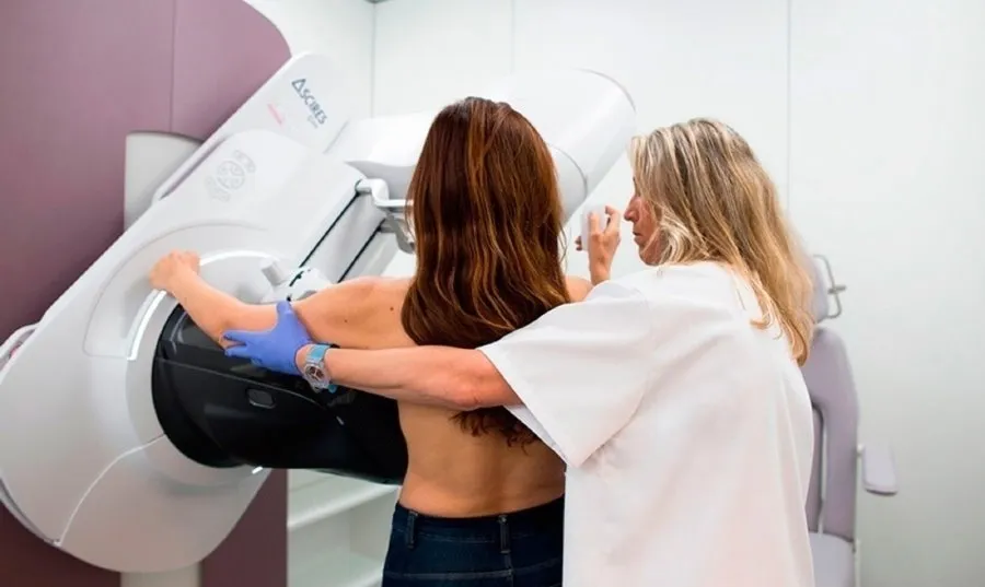 La AECC integra a pacientes, familiares, personas voluntarias y profesionales que trabajan unidos para prevenir, sensibilizar, acompañar a las personas afectadas y financiar proyectos de investigación oncológica. Foto EP