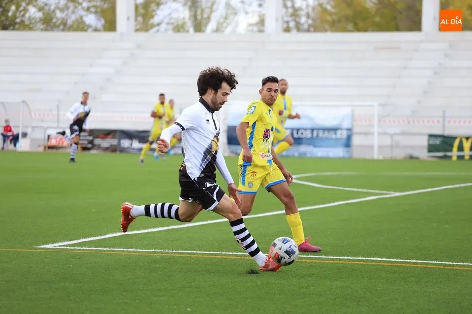 Javi Navas, primer capitán de Unionistas esta temporada, en el Reina Sofía