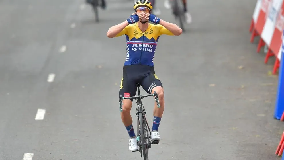 Primoz Roglic, a su paso por meta en la primera etapa de La Vuelta a España / AFP