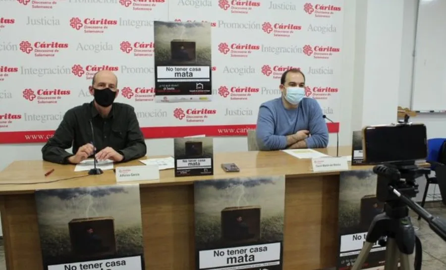 Alfonso García, director de la casa de acogida Padre Damián para personas sin hogar, y David Martín del Molino, coordinador del recurso Espacio Abierto