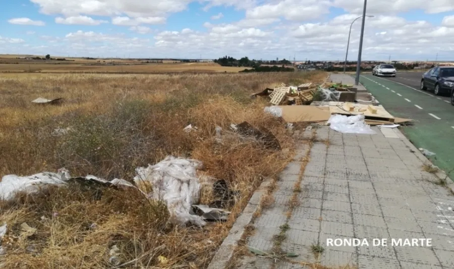 Uno de los accesos al polígono de Los Villares