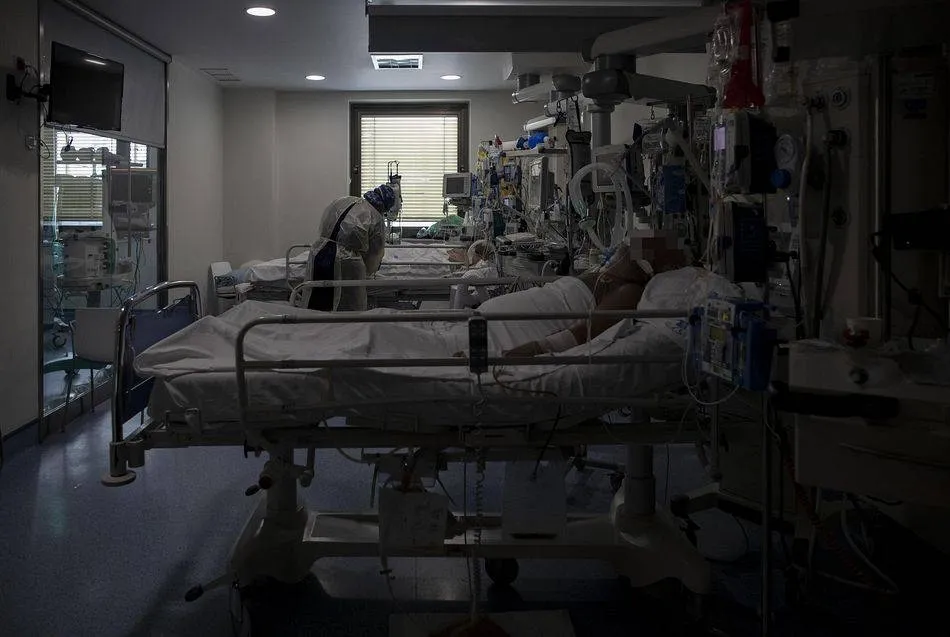 Unidad de Cuidados Intensivos (UCI) dedicada a enfermos de coronavirus del Hospital Universitario Ramón y Cajal, en Madrid (España) - Eduardo Parra - Europa Press