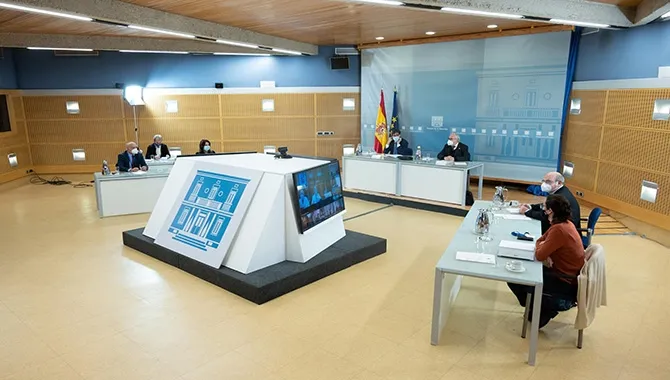 Reunión telemática de los ministros de Sanidad, Salvador Illa, y de Universidades, Manuel Castells, con los consejeros autonómicos de ambas materias