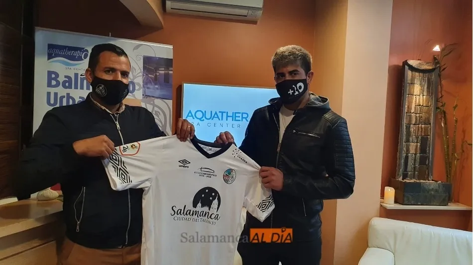 Cristian Duma, junto a Rafa Dueñas, en su presentación