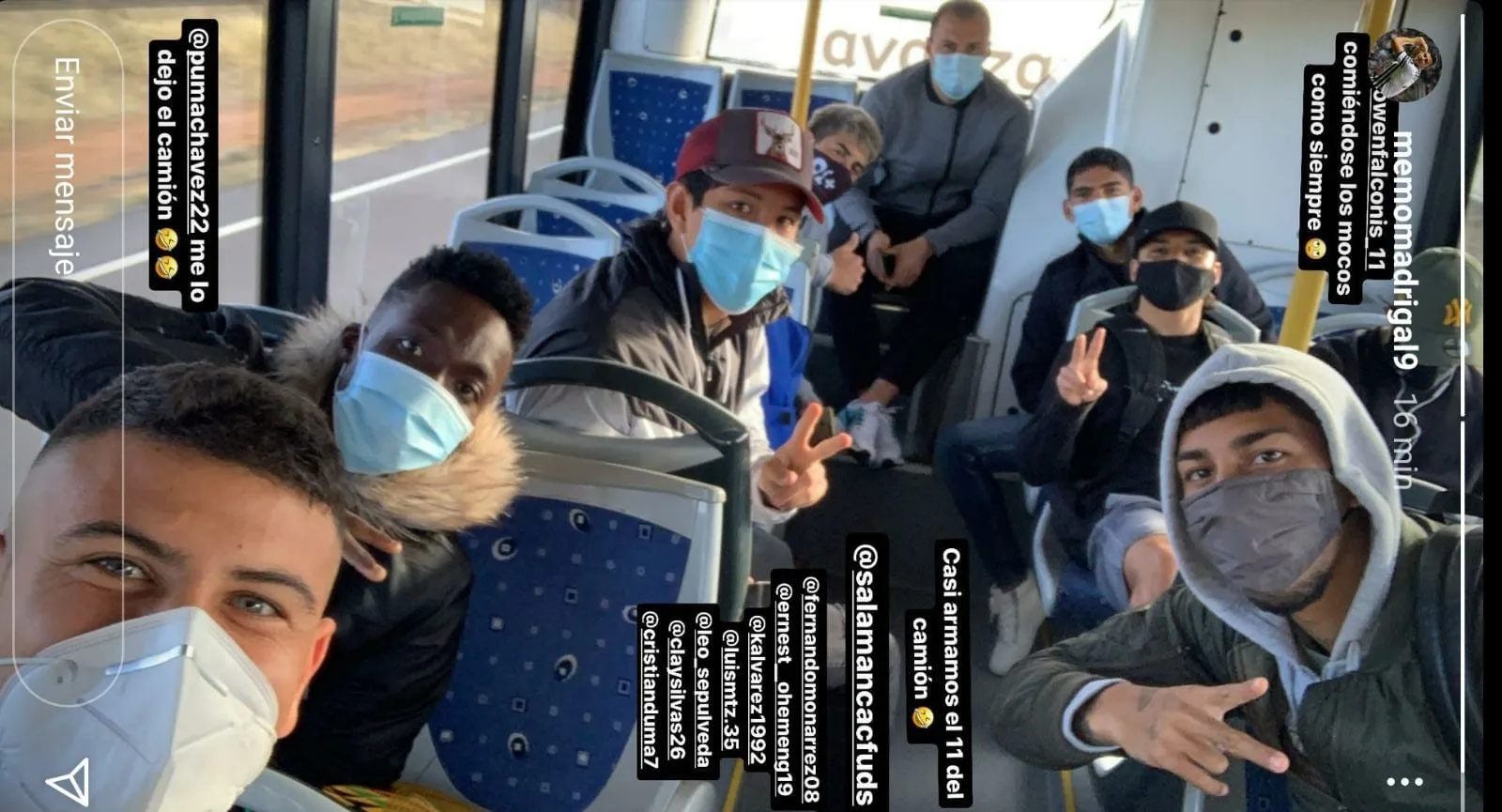 Imagen de los jugadores del Salamanca UDS, en el bus de camino al entrenamiento / @memomadrigal9