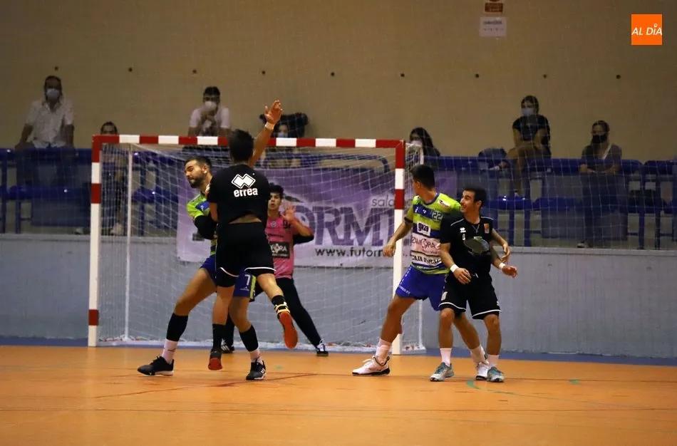 El BM Salamanca, durante un choque amistoso