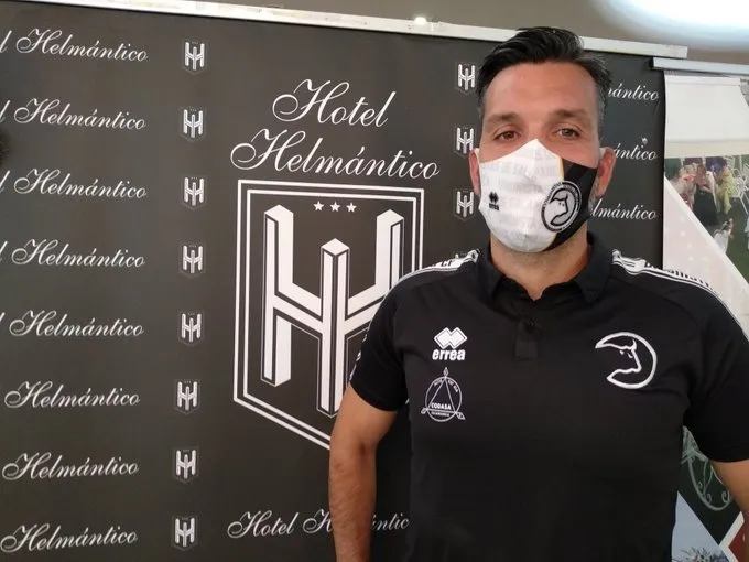 Hernán Pérez, al término de una rueda de prensa / Unionistas CF