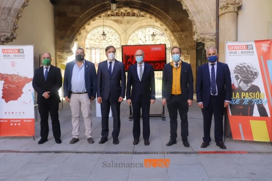 Foto de familia del acto de presentación de las etapas charras de La Vuelta a España / Lydia González