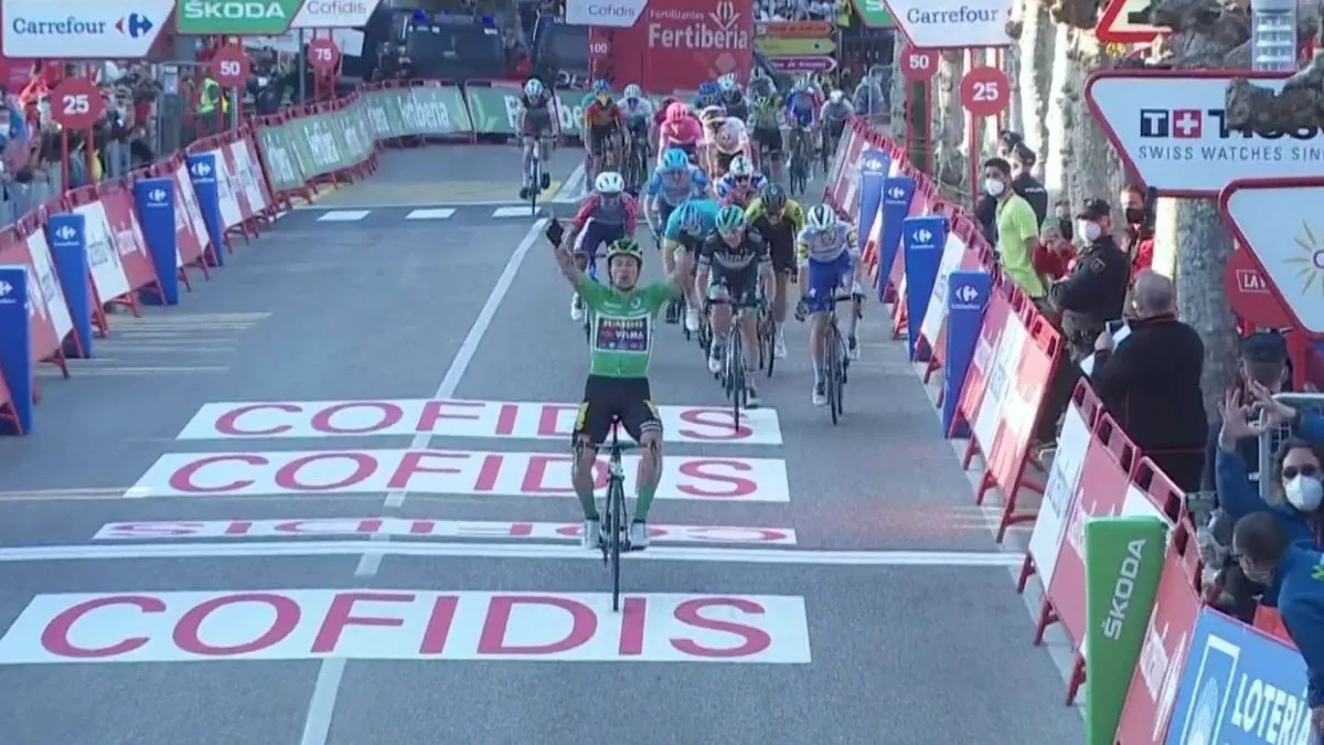 Roglic, a su paso por meta