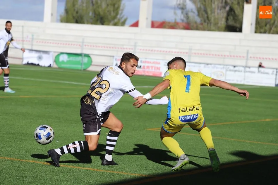 El gallego Álex Rey, durante un partido de Copa Federación, en el Reina Sofía