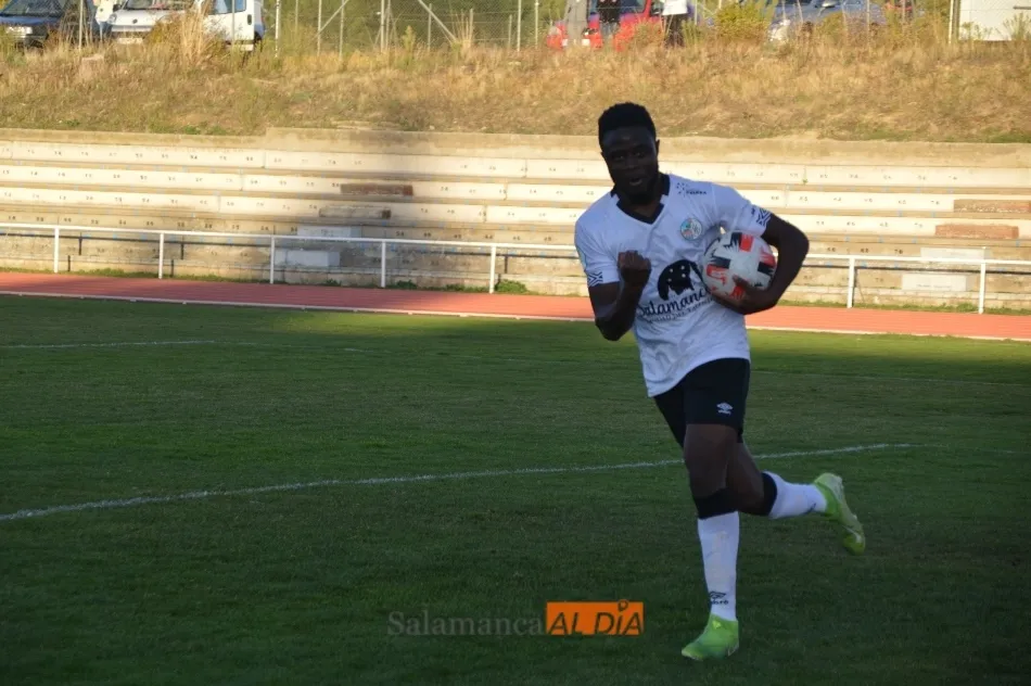 Ibra Keita celebra su gol desde el punto de penalti / Carlos Cuervo