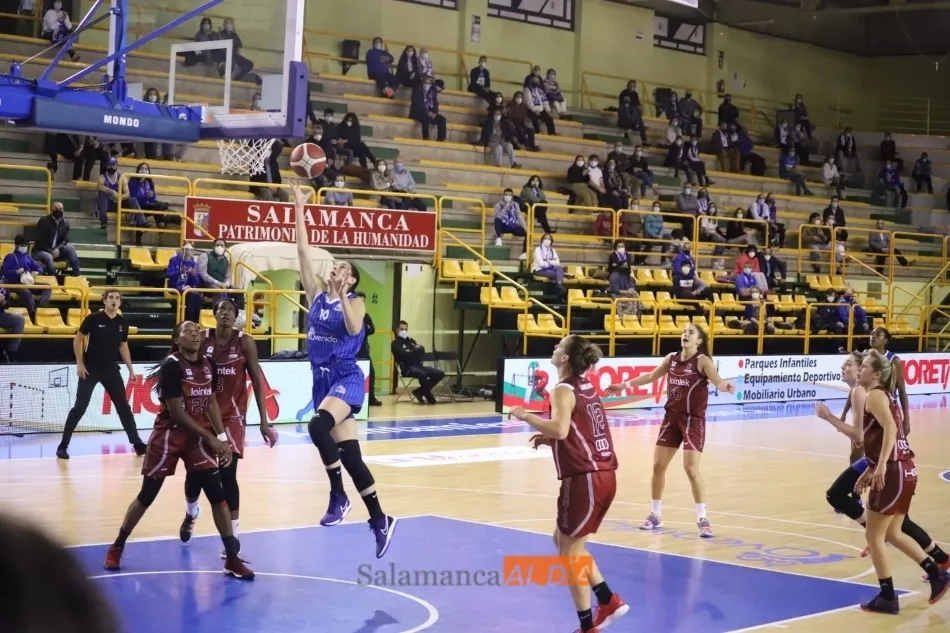 Marica Gajic realiza una bandeja / Lydia González