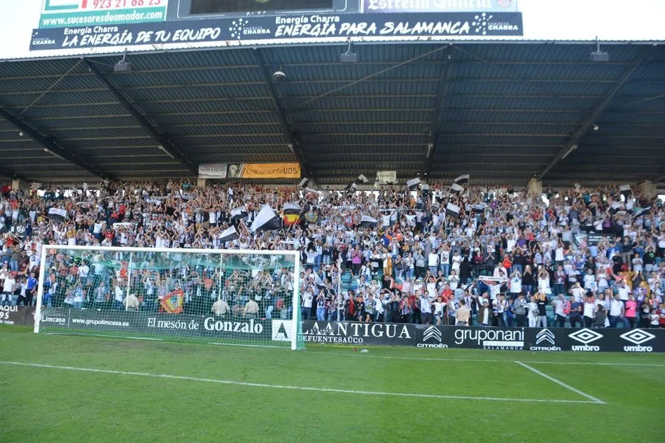 El Fondo Sur del Helmántico, repleto de público en un partido del año pasado