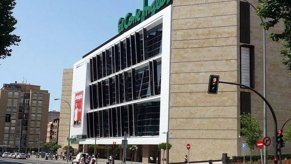 Fachada de El Corte Inglés en la calle María Auxiliadora