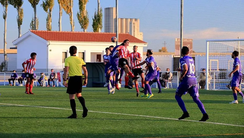 Imagen del último partido de liga del CD Peñaranda, ante el Atlético Tordesillas