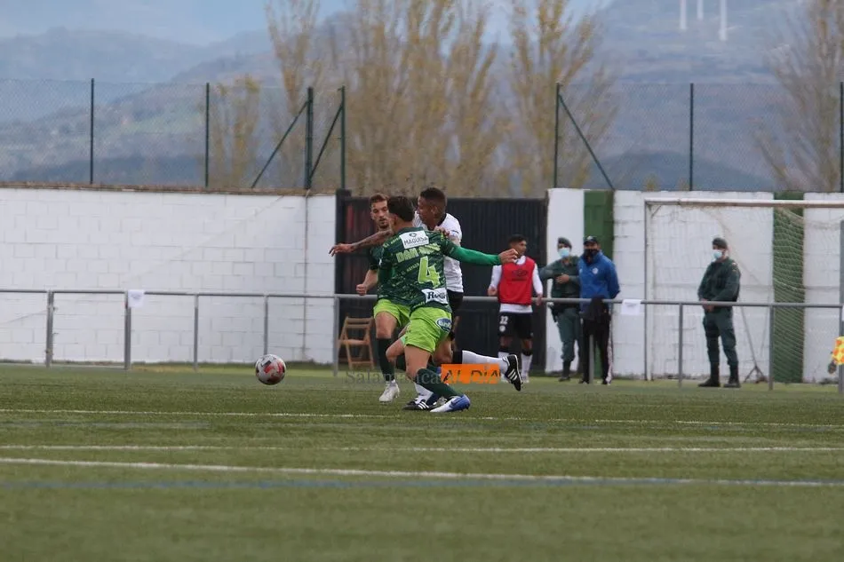 Dan Ojog, en el derbi con el Salamanca UDS