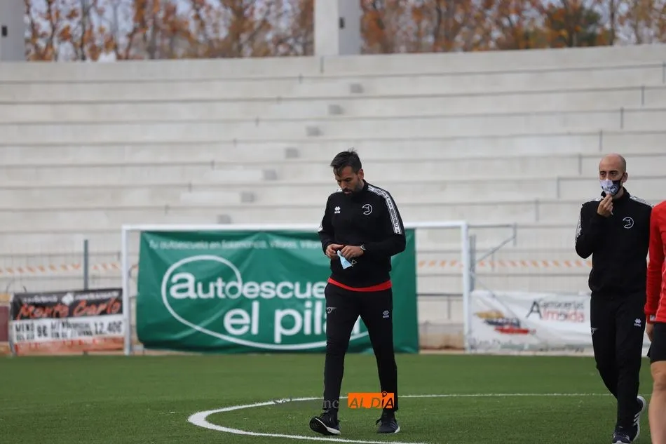 Hernán Pérez se coloca la mascarilla durante el último encuentro disputado