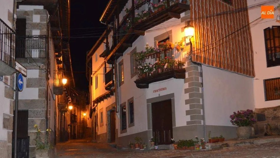 Las calles de Candelario no lucirán este año luces de Navidad - Archivo