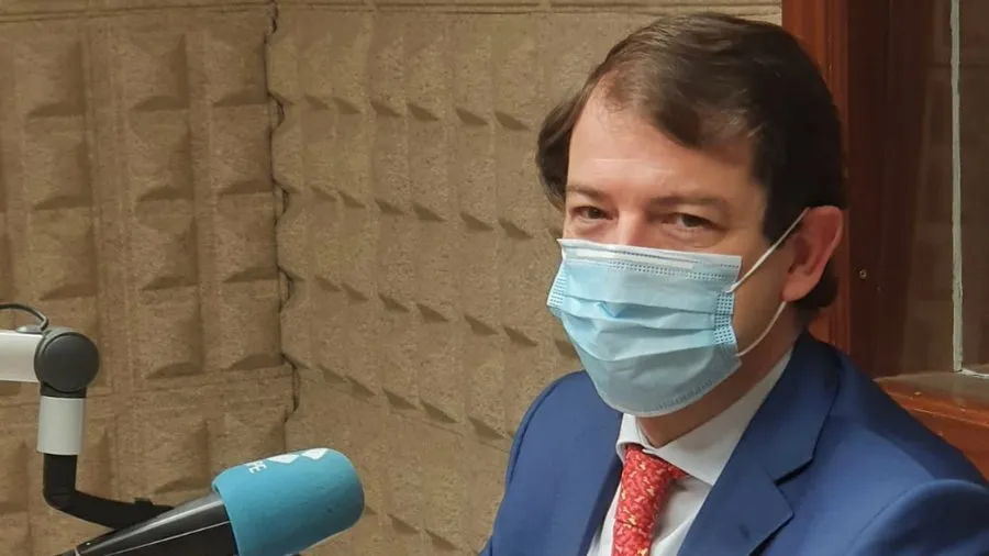 Alfonso Fernández Mañueco, presidente de Castilla y León, en la entrevista en Cope