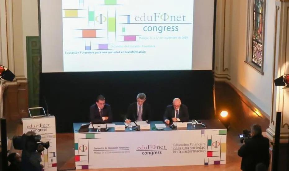 Este evento va dirigido a académicos, profesionales y representantes de instituciones públicas y privadas, aunque queda abierto a la participación del público en general