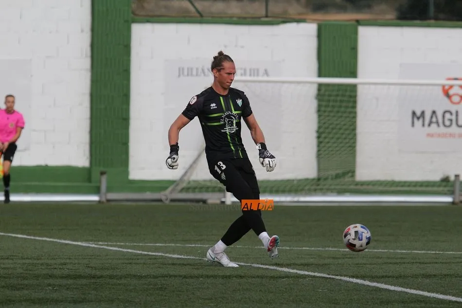 Sarkauskas, durante el derbi con el Salamanca UDS