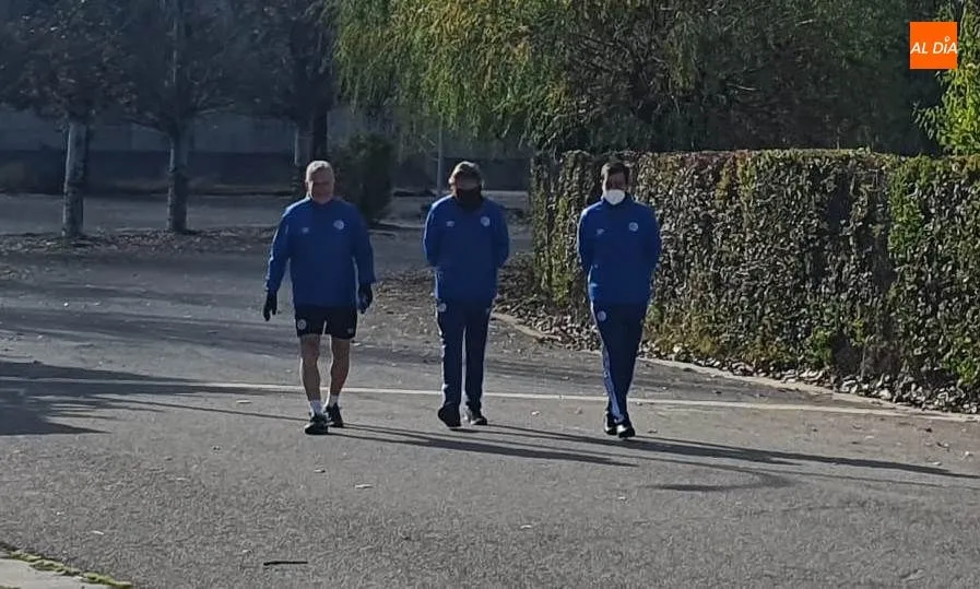 Llegada de Sergio Egea, en el centro, al Anexo para el entrenamiento de este miércoles