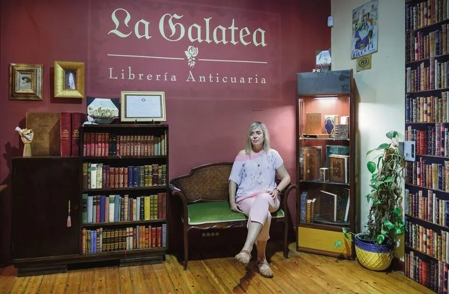 Begoña Ripoll, en su librería La Galatea