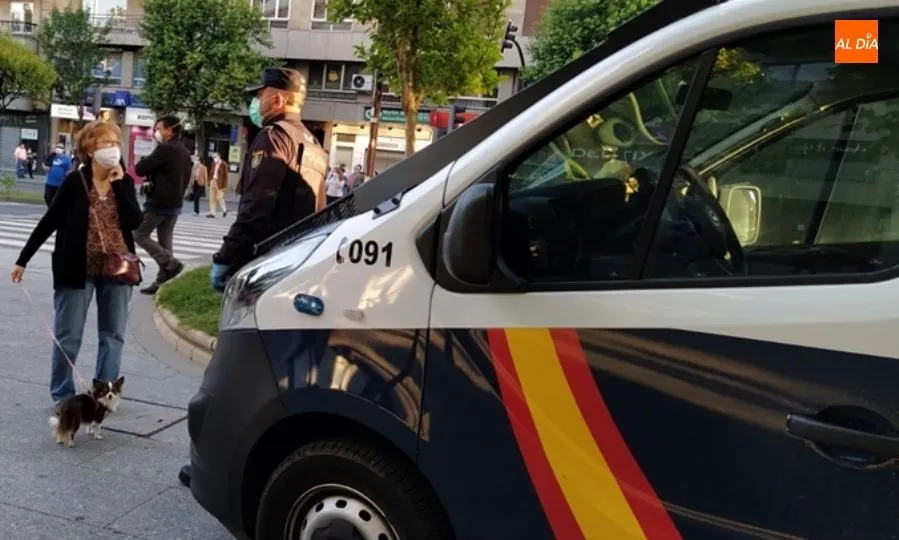 Agente de la Policía Nacional en una actuación anterior. Foto de archivo