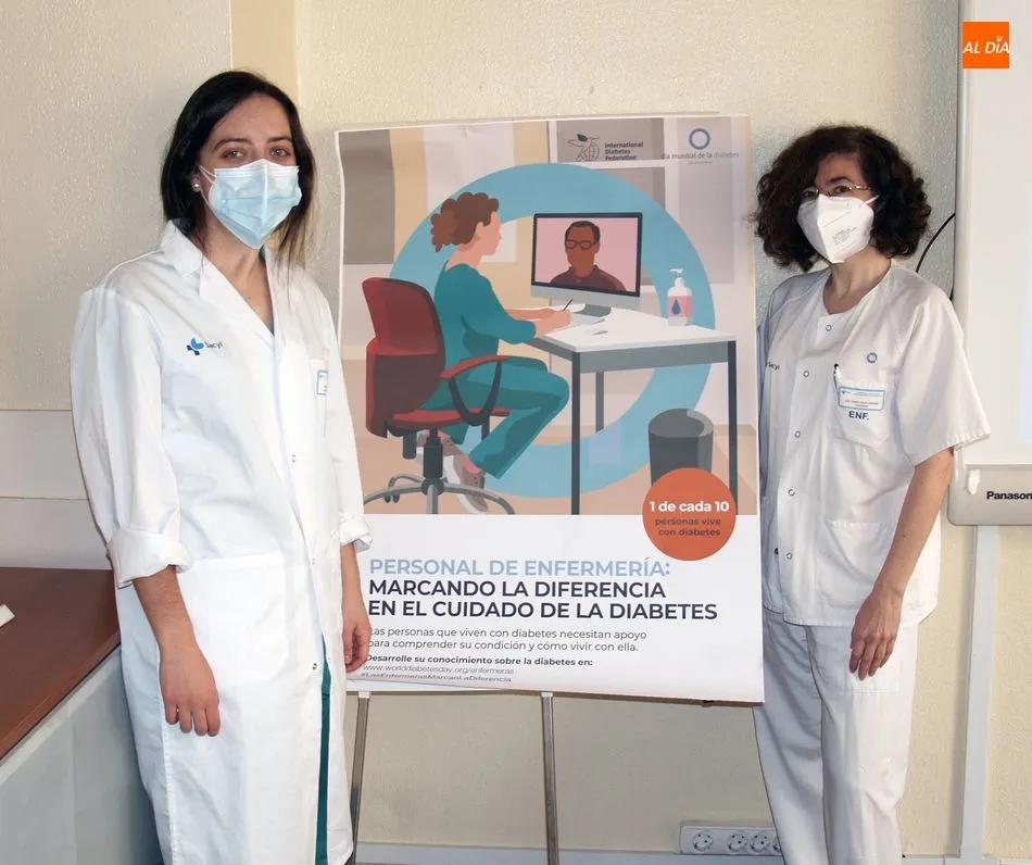 Marta Muelas (izq.), enfermera residente; y  Ana María Calvo, enfermera educadora