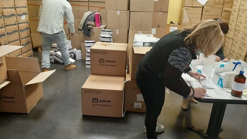 Imagen del reparto de test de detección de coronavirus en las residencias - JCYL