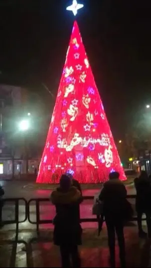 Un gran arbol de luces será instalado en la Plaza de la Constitución esta Navidad