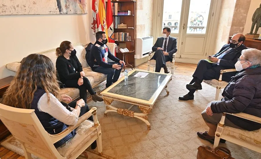 Reunión del alcalde de Salamanca, Carlos García Carbayo, con una representación de los autónomos