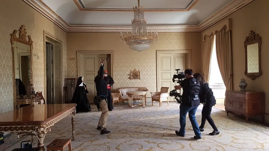 El papel de Ana/Petra en su juventud lo encarnará la actriz Marian Arahuetes (Amar es para siempre, Seis hermanas, Acacias 38, Red de Libertad)