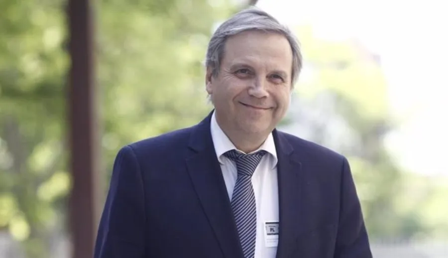 Antonio Miguel Carmona pide un referéndum en el PSOE tras pactar con Bildu para aclarar sus...