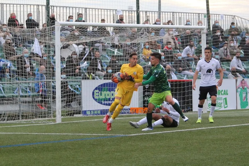 Jiménez choca con Ojog en el derbi celebrado en el Municipal