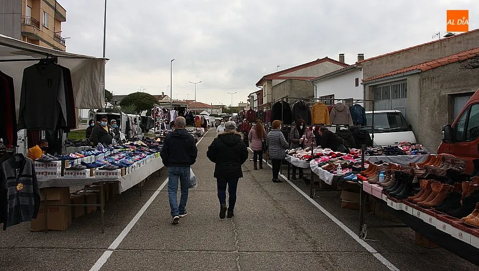 El mercadillo Vitigudino se convierte cada martes en un gran centro comercial al aire libre