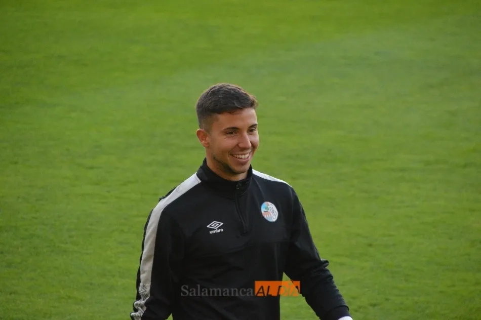Dani Barbero sonríe antes de empezar el entrenamiento del martes