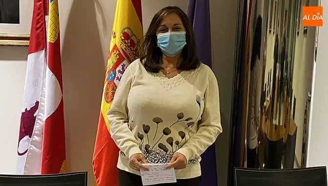 Carmen Ávila, alcaldesa de Peñaranda, explicaba el protocolo que seguirá la ciudad para el cribado masivo