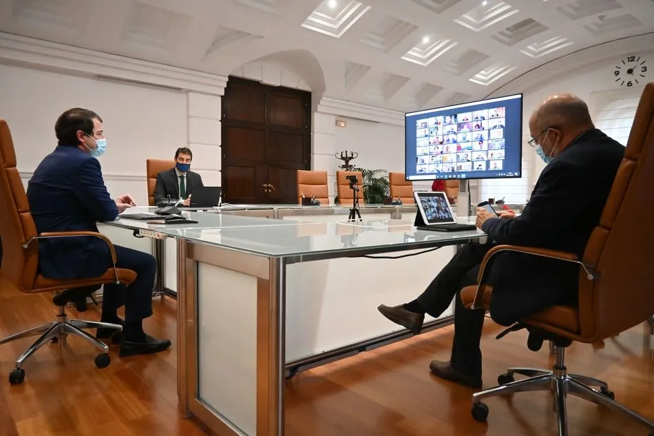 Mañueco preside la reunión junto a Ibáñez (i) e Igea. - JCYL