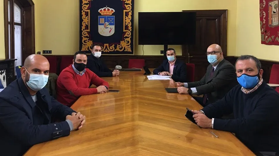 Reunión de la Junta directiva de la Asociación de Hostelería de Salamanca en la Diputación de Salamanca