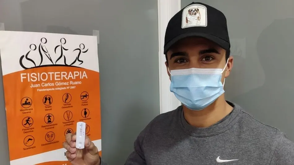 El jugador de Unionistas muestra la PCR negativa - Twittter Unionistas